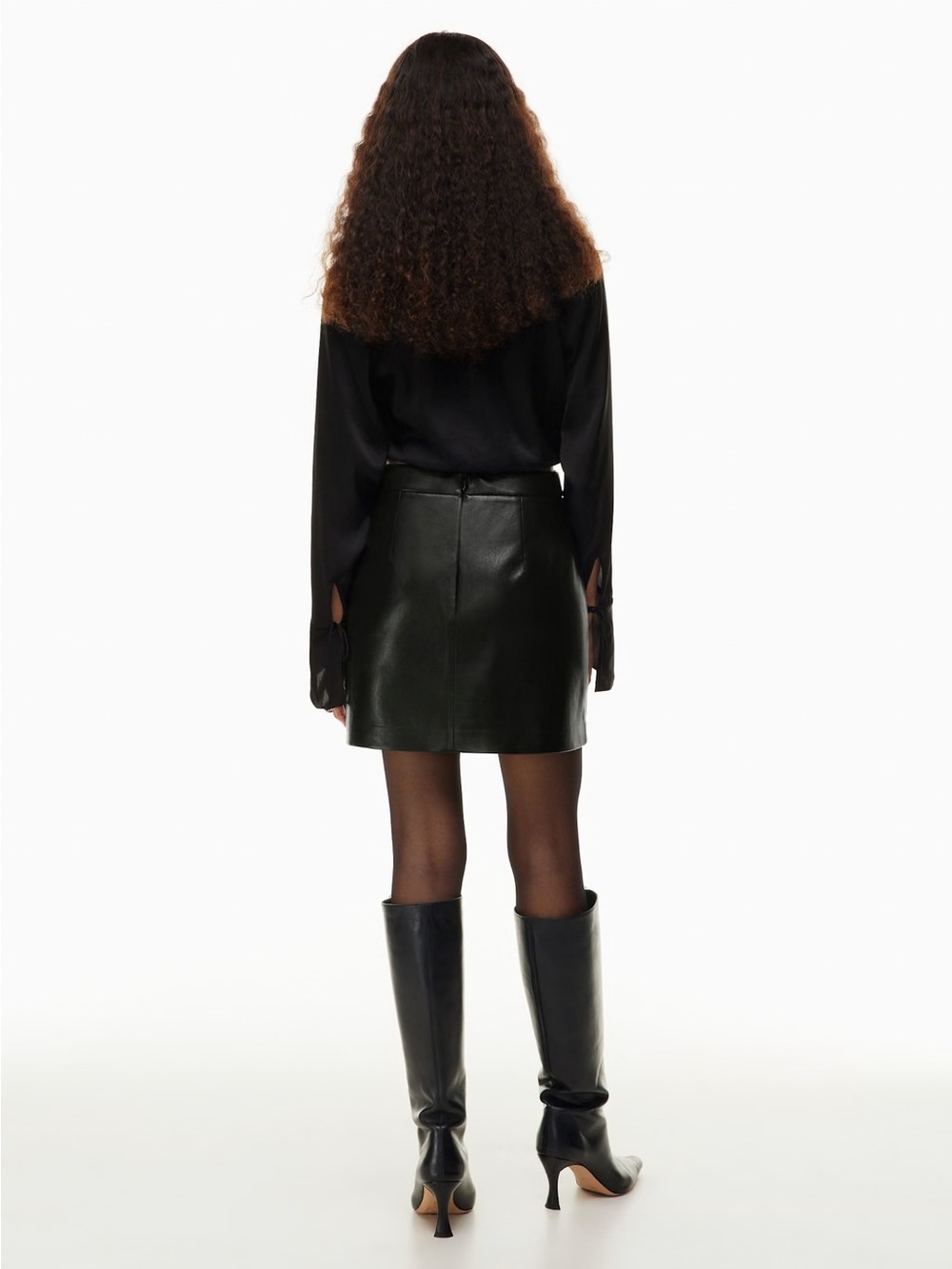 WILFRED • aritzia Patio mini skirt black vegan leather size 4 high waisted 79499 - Picture 5 of 9